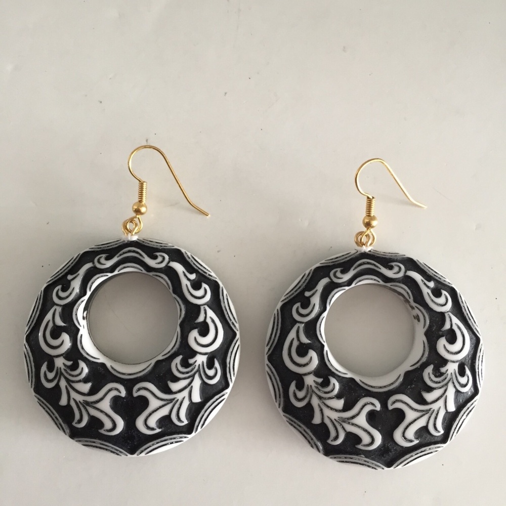Black and White Plastic Round Hoop Earrings Gold Fish Hook Wires Vintage Beads